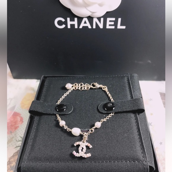 NIB Chanel Pearl CC Bracelet - Picture 2 of 11